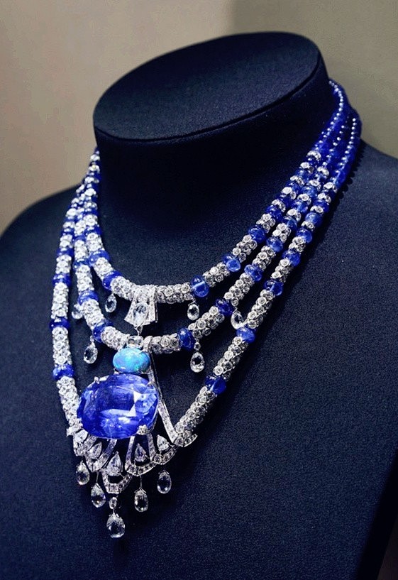 卡地亚全新高级珠宝系列蓝宝石项链，重达1...