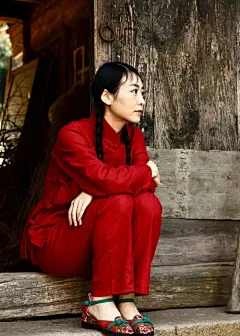 天台最美&quot;村姑&quot;：牵着牛,抱着娃,忙了农事忙到家！