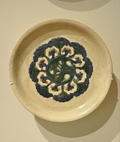 民国初年北京城內出现大量唐三彩陶器,立即引起注意.