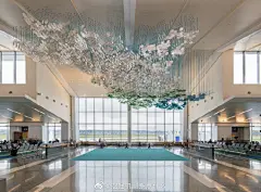 装置艺术超话  Jacob Hashimoto，圆圆方方的盘子们组成云朵或海浪，提醒着我们微小事物的力量￿4147693524