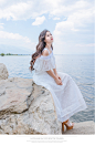 Happiness isn't about getting what you want all the time, it's about loving what you have. 
幸福并不是一味得到自己想要的，而是珍爱自己拥有的。