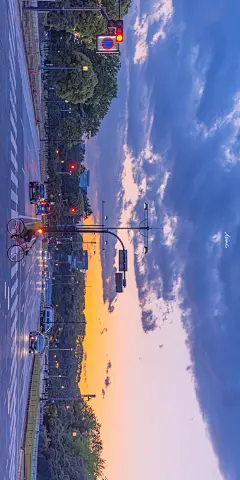 摄影超话

「趁天空不注意 劫持一点晚霞送给你。」

#壁纸# ｜#你镜头下的初夏有多美好# ｜#随手拍# ​​​​