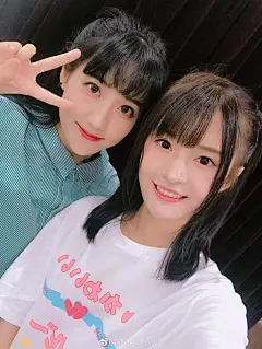                                     耶！首演结束啦
我我我！为了赶上大家的进度！我用两天扒完了这场公演……
一度觉得自己超酷，酷盖本酷没错了～

但是！真的是巨紧张……比自己公演紧张上个好几倍！
但是超开心～距离我一千场公演目标又进了一步！
祝许逆小可爱生日快乐～...展开全文c                            