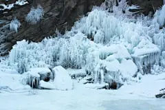 京郊冰雪节裹挟晶莹的冰雪世界 银装素裹闹新春