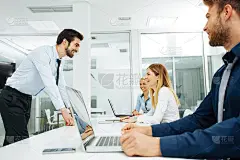 商人在介绍会上给他的同事讲课