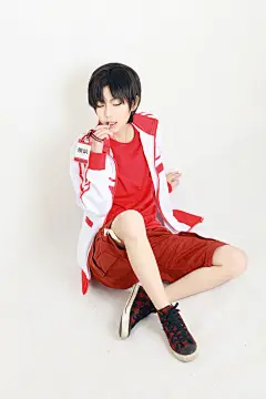 叶修，你十八岁的时候在干嘛？
原作 全职高手
角色 叶修     cn:  麻西 
staff摄影：隐者化妆：炼若后期：苍妹
标签 叶修 全职高手 添加标签   
 #cosplay# #全职高手# #叶修#