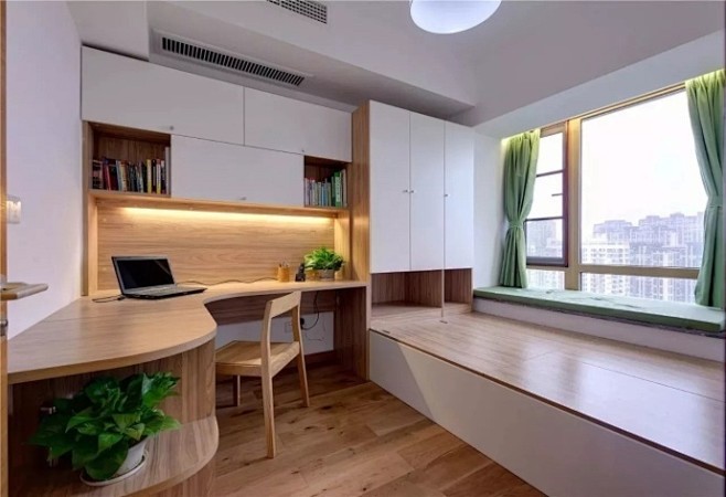 榻榻米衣柜+书桌很棒的设计 ​。 ​​​...