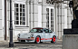 复古风潮 德国保时捷911 RS改装<br/>日前，来自德国的改装商dp motorsport基于 Porsche 964重新打造了一台1973 911 RS 2.7style的改装项目.外观上的前保,发动机盖,挡泥板,侧边条,后保,后扰流,前进气格栅都仿造了73 911 RS的样式,整套套装价格 €6,828,在这套套装价格里还包括了抛光的尾排套件.<br/>同样2.8 RSR 风格套件也是可以预订的.来自 Fuchs 17寸轮毂价格 €2,236.动力方面,优化的 2.....