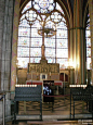 呵呵~阳光明媚啊~欧洲教堂的外观是最值得观赏的，比起内部结构。