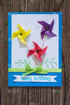 贺卡手工制作生日，鲜花和树枝。
