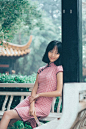 20岁的姑娘如何把旗袍穿出不突兀的气场？-时尚频道-手机搜狐