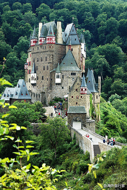 【爱尔茨堡（Eltz Castle）】位...