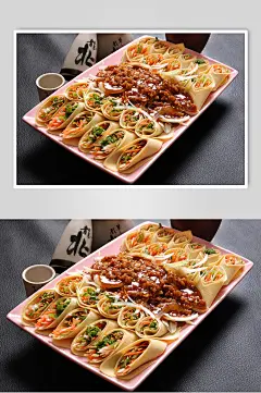 新鲜肉酱菜卷摄影图片