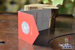 竖版折叠名片+外形模切，300g英国滑面刚古超白纸张