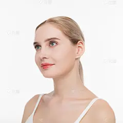 人物系列实景穿着白色吊带的模特侧身