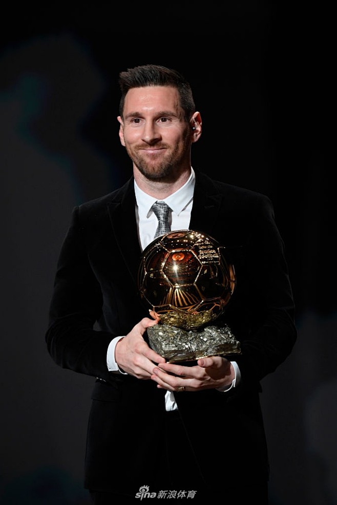 梅西创纪录第6次荣膺金球奖法国足球揭晓2019年金球奖得主梅西力压