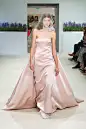 Giambattista Valli Fall 2018 Couture Fashion Show : The complete Giambattista Valli Fall 2018 Couture fashion show now on Vogue Runway.
