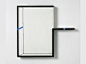 Edward Krasiński, Interwencja, 1990. Acrílico sobre tablero de fibra y madera y cinta azul. © Grażyna Kulczyk Collection. Foto: Bartek Buśko