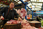 [《菜市场-忙碌的卖肉人》 橡树摄影网(xiangshu.com)-馨海双狼 摄 #人文纪实#]