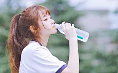 运动服美女清新性感诱人写真图片壁纸