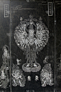 2014年5月18日，中国河北省玉田县集觉寺黑色大理石上雕刻的精美雕像