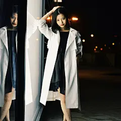 +夏季必备 原创实用设计 单层防晒防风3色风衣
防晒防风 夏天来了 你不想变成包拯吧 哈哈 那就买一件防晒风衣穿吧。绝对的气质又脱俗 并且 咱们防晒指数杠杠的哈哈 当然大风也可以挡档 3个色 每个色都很好看 白色很素雅清新 杏色很百搭复古 淡蓝色却又那么可爱动人 #背景图# #水彩# #小清新# #壁纸# #治愈系#