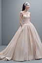 梦公主礼服-迷人的秋天白色婚纱礼服---酷图编号1099393