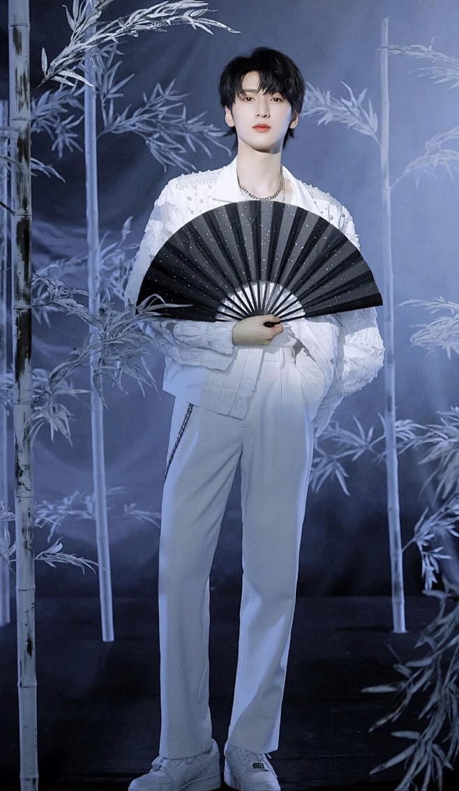 严浩翔