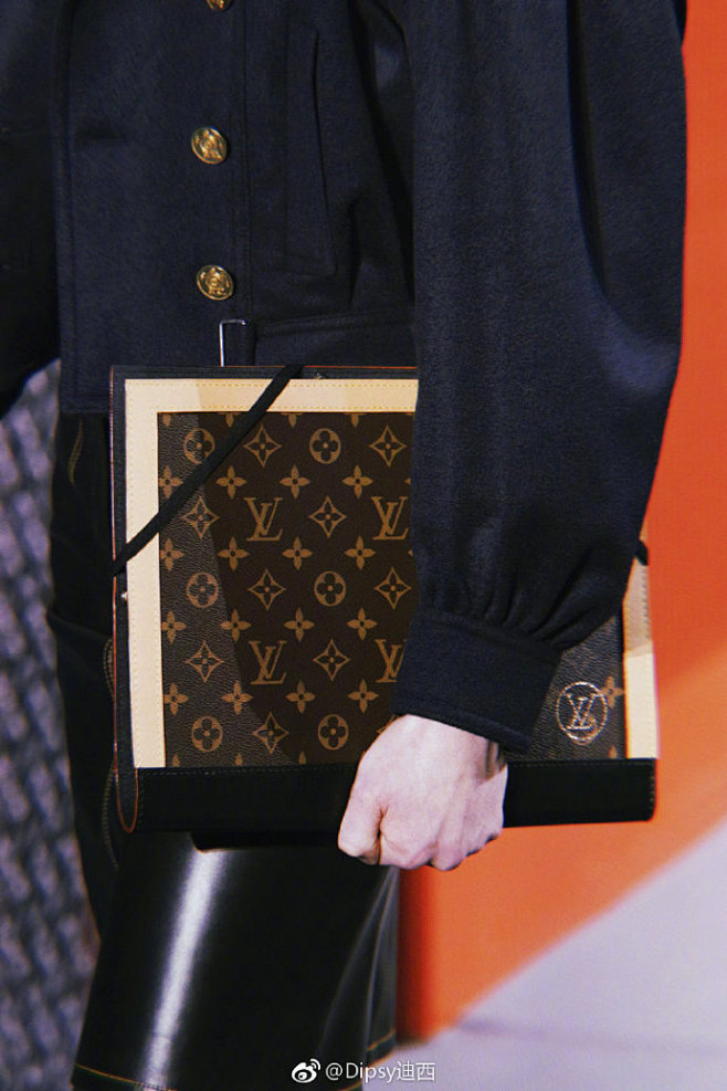 Louis Vuitton F/W 20...