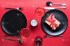 情人节的浪漫餐桌布置。