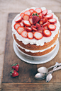 sweetoothgirl:

Strawberry Cake

