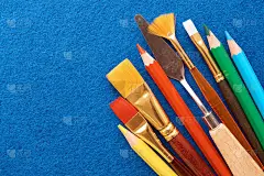艺术材料，绘画产品。文具设置为蓝色背景