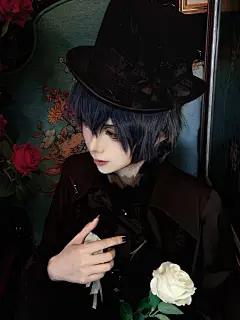 哥哥。是之前已故o出的哥#夏尔 #黑执事 #cos #夏尔凡多姆海恩@龙龙大帝S，采集@屿堍