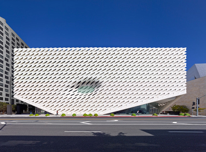 The Broad By Diller ...
