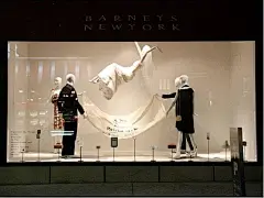 创意服装店铺橱窗展示搭配设计图集丨时尚男装女装店化妆品店展示设计