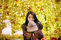 还记得那天你的妆容和本来就可爱的脸蛋，霓虹灯在下雪的夜里也比不上你好看的模样，平安夜的许愿，果然还是希望未来以后的日子一直都有你。——爱语心萌16.12.23#心萌心语##圣诞节##唯美##人像##摄影##小清新##美女##唯美图片##壁纸#