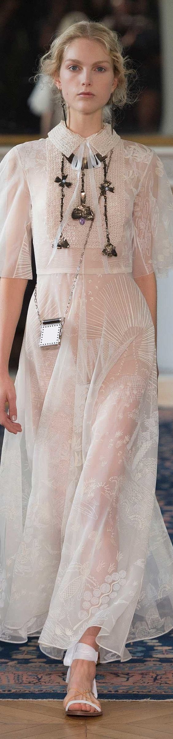 Valentino SS 2017 RT...