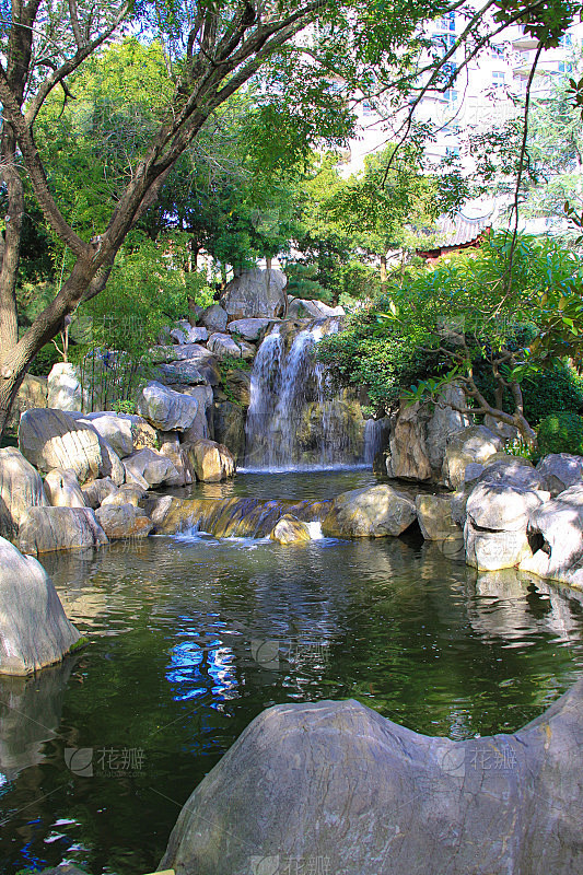 日式花园池塘