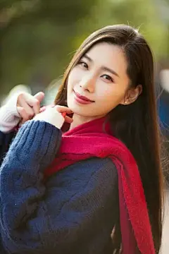 烟雨兰花的空间 [http://2751597193.qzone.qq.com]
所谓的感情，就是有人疼你，有心容你；每个人，都需要读懂与心疼；有的人不在身边，却能给予温暖；有的情不能真正拥有，却能真心相守；纯洁的心，不与欲望相连；干净的情，不和利益相关；懂，是心与心无间的相通，是情与情真实的感动；难言的情绪，有人及时作陪；眼角的热泪，有人看穿安慰；人海过客无数，不如一人读懂；世间风景万千，不敌一人心疼。好缘分，就是在一起，真感情，就是不离分。