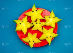 拟人水果:切成片的杨桃，像海星。