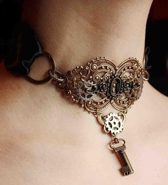  Keyhole necklace.