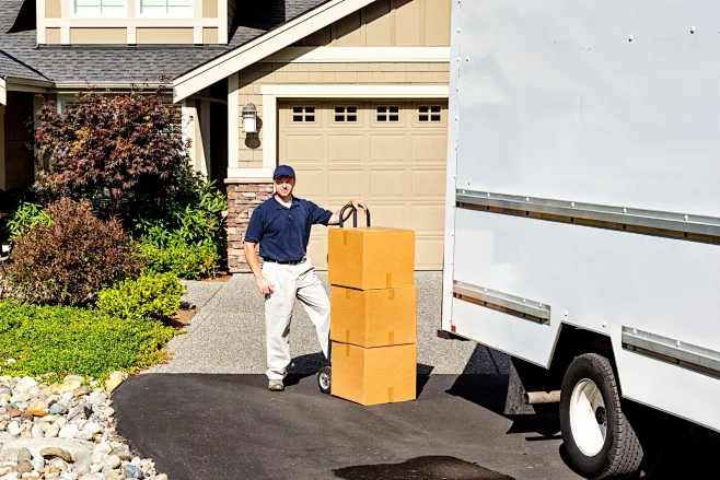 Delivery Man with Truck-花瓣网