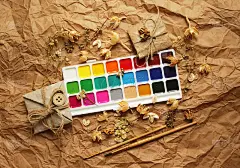 绘图用的一套材料。水彩画，艺术画笔。