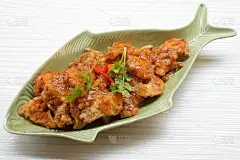 泰式食品，泰式三味酱炸鱼。