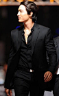 men fashion,black suit,man in black suit,men wearing suit,black outfit,men black outfit,black outfit picture,black outfit photo,