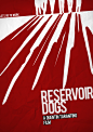 落水狗Reservoir Dogs (1992) 昆汀·塔伦蒂诺的处女作，1992年在圣丹斯电影节上首映。从这部最早的作品中，我们已经不难看出昆汀独特的黑色动作喜剧电影风格，影片中的暴力事件、黑帮人物、机智幽默的对话、七十年代音乐以及巧妙的叙事结构等等都是昆汀热衷的题材和惯用的手法。