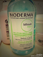 贝德玛 Bioderma净妍卸妆水，这个蓝水适合我这种大油皮。粉水据说适合偏干的皮肤。试用下来卸妆不错，但是有酒精。