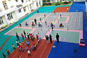 柳州市儿童交通安全情景教育基地进机关幼儿...