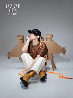 #芭莎男士# #汪苏泷寻乐实验室大片# 这些年，@汪苏泷 习惯从生活的枝节中体察片刻的情绪，再将情绪抒写成歌，表达自己独一无二的态度。戴上幽默漆成的面具，好像看不清面具下他真实的自我，但这种对孤独灵魂的包裹并没有影响他渴望温暖别人、辐射快乐的初衷。 汪苏泷超话

监制 / 李惠 ​​​​...展开全文c