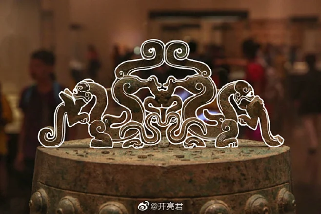 一组春秋时期镈钟的钟纽，作为中原文明礼器的钟纽上出现了来自草原地区的有翼怪兽，体现了当时跨地域的文化交融。#约会博物馆# -花瓣网